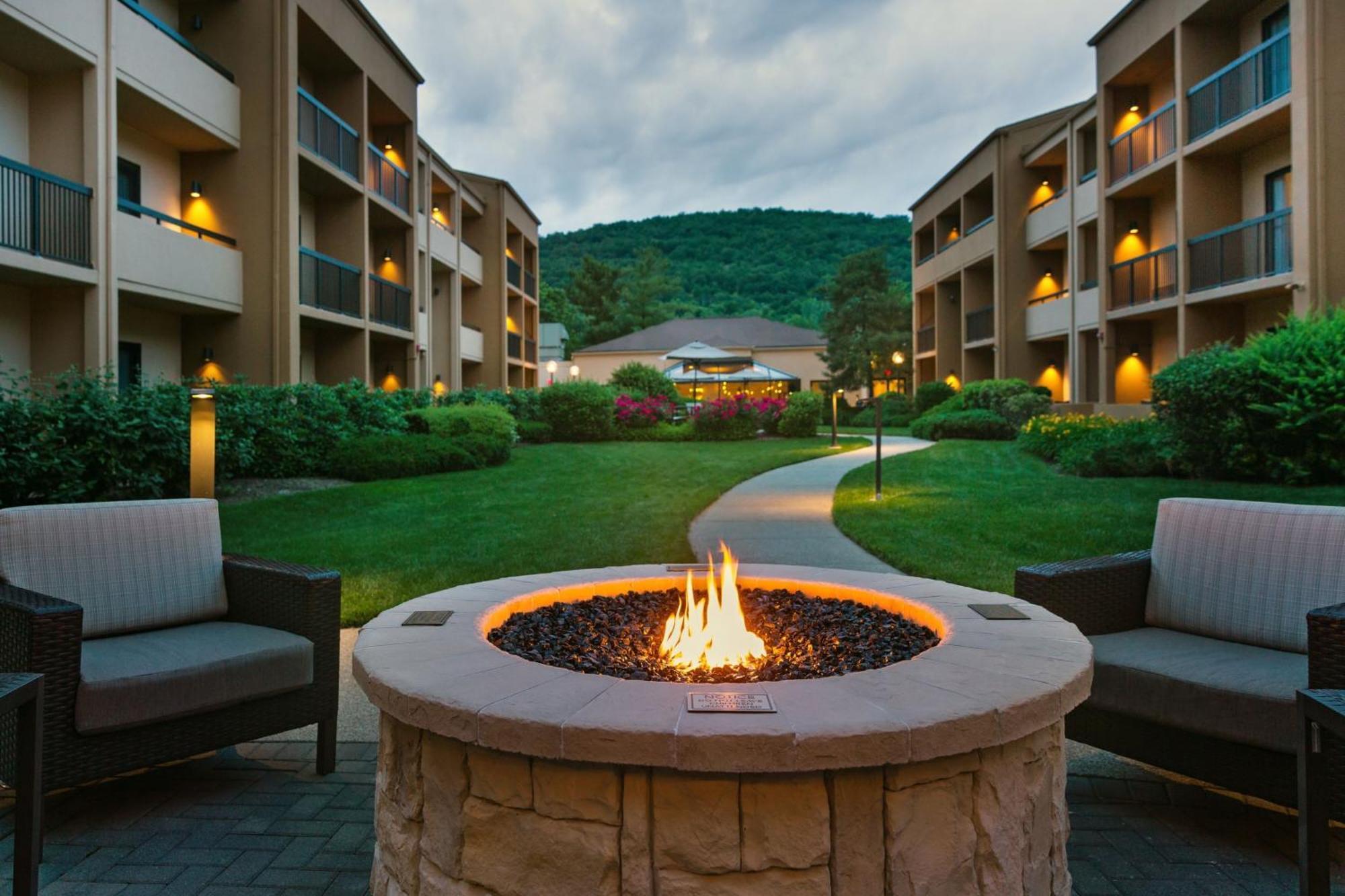 Hotel Courtyard By Marriott Mahwah Esterno foto