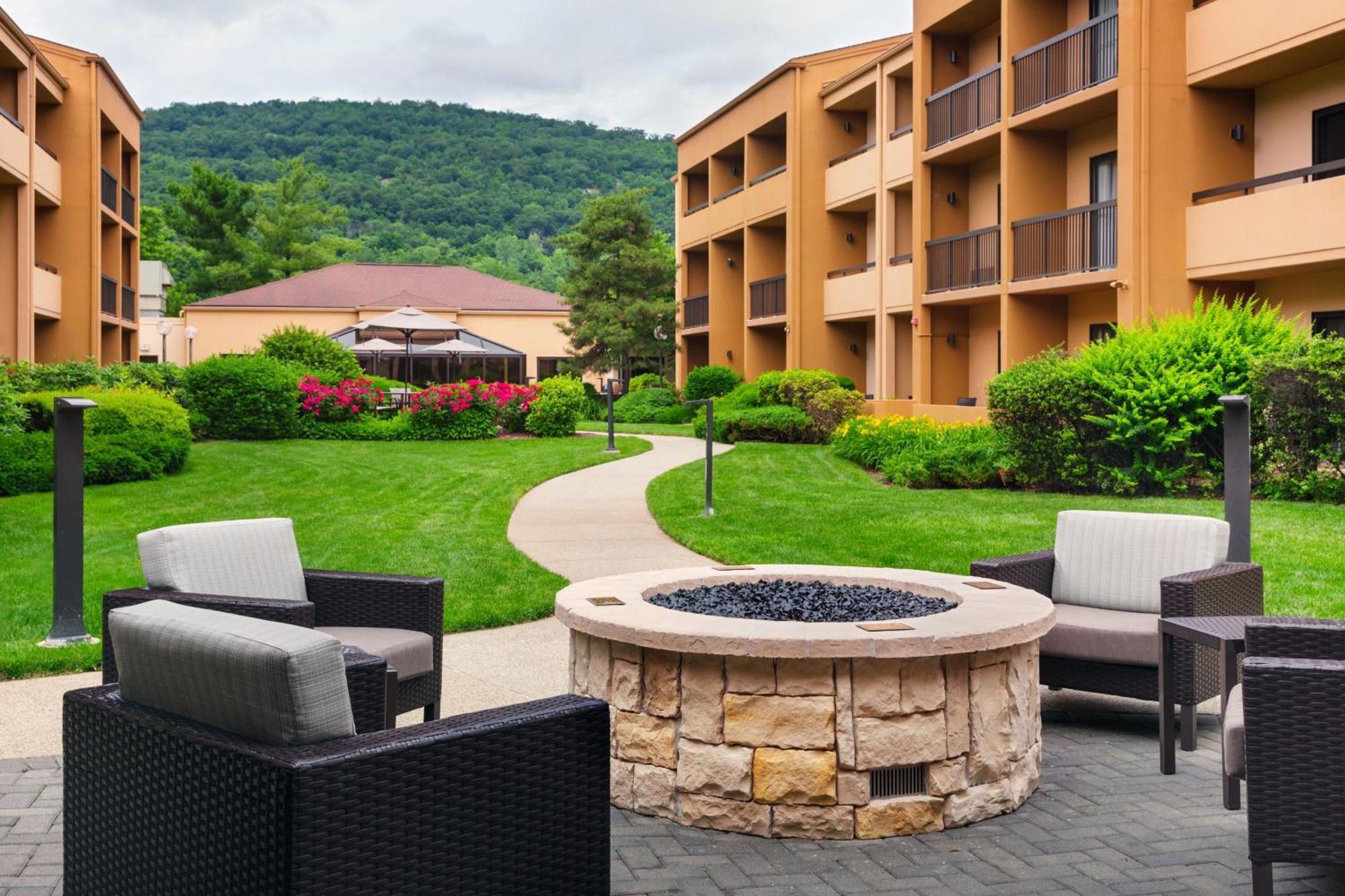Hotel Courtyard By Marriott Mahwah Esterno foto