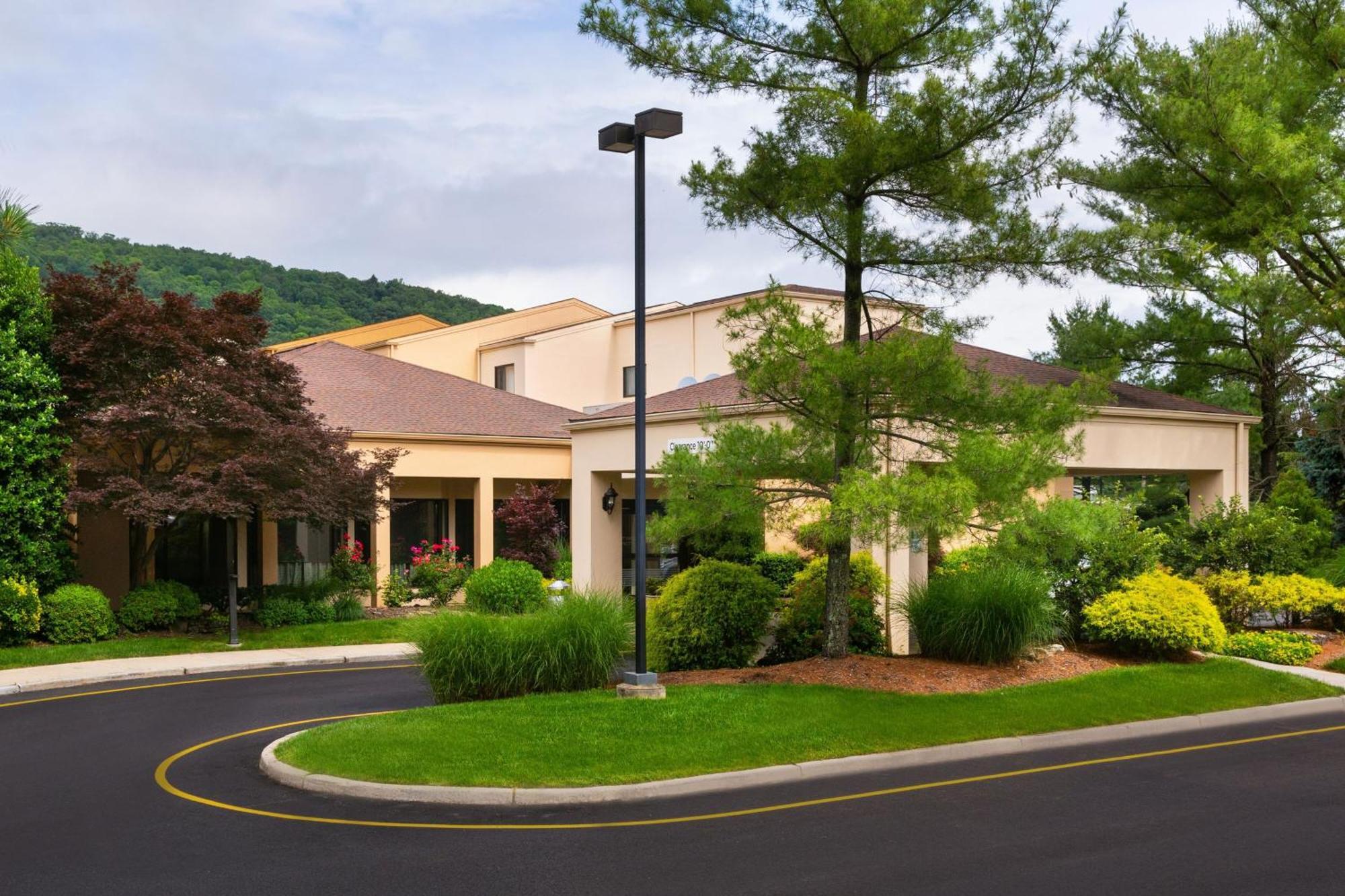 Hotel Courtyard By Marriott Mahwah Esterno foto